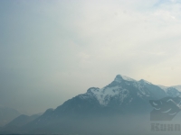 Berggipfel mit Nebelwand
